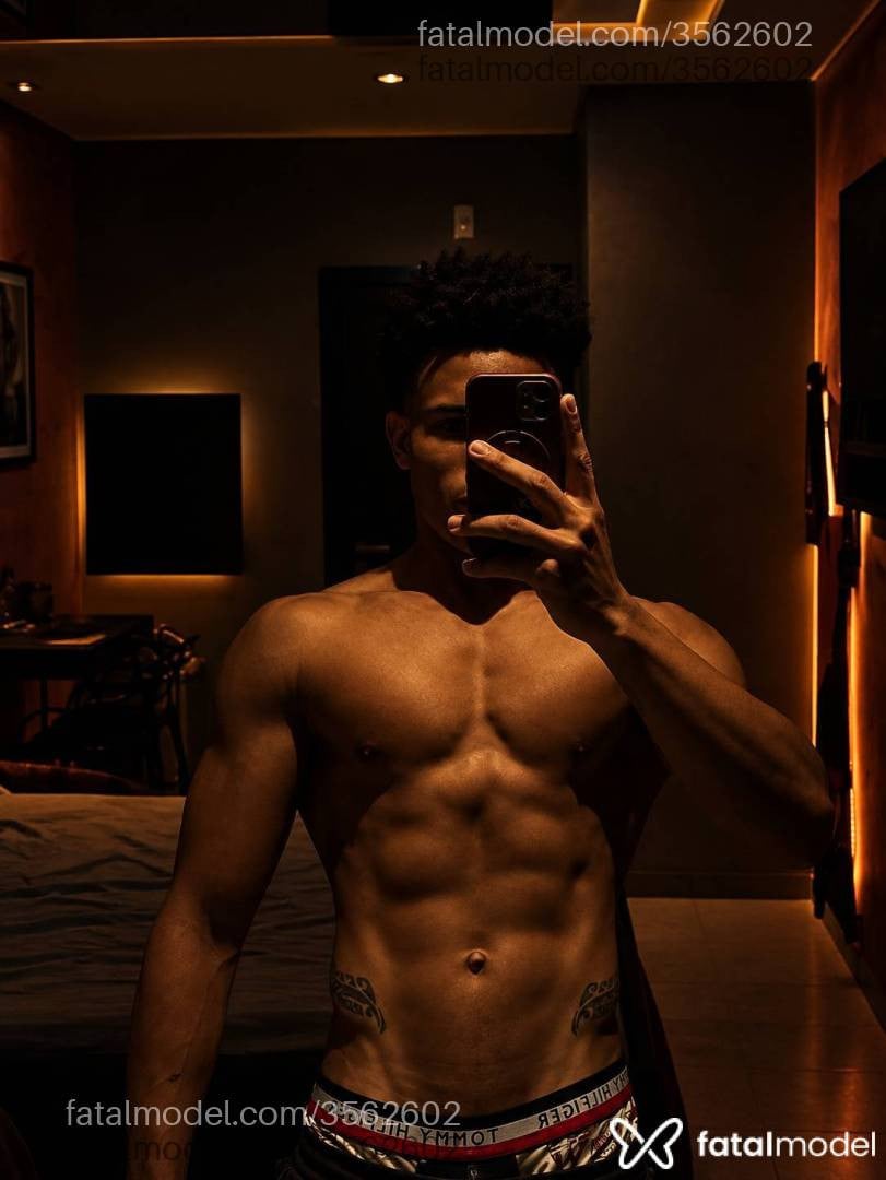 Acompanhante homem morena (o) de olhos castanhos - Brayan