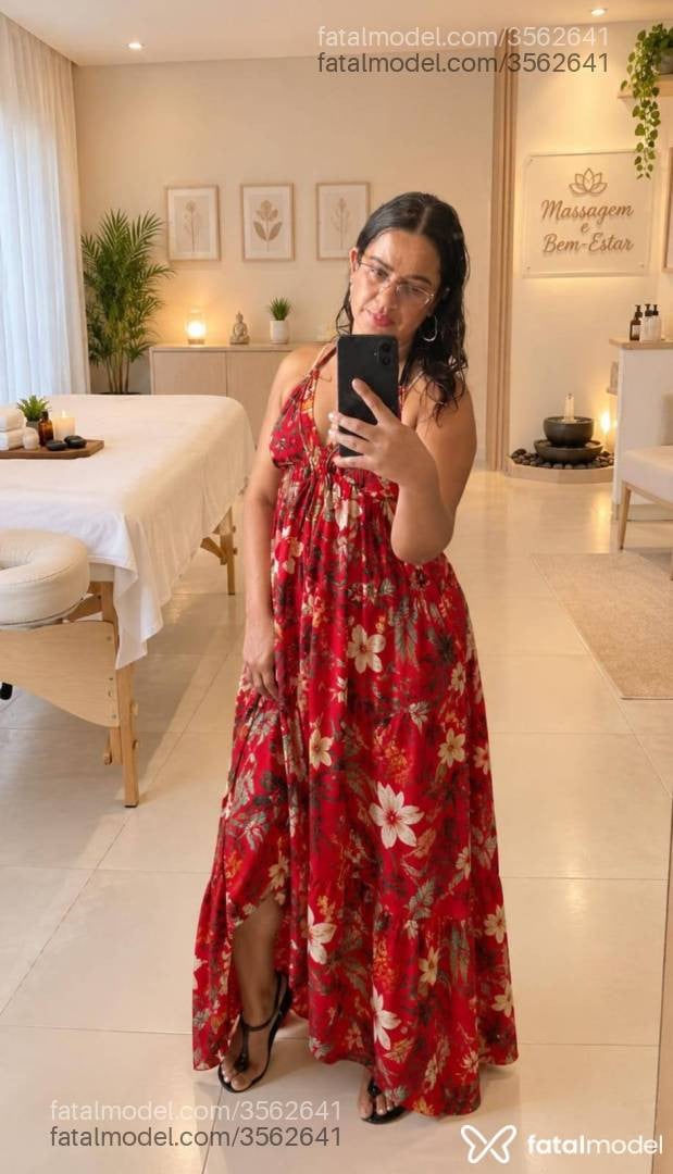 Acompanhante mulher morena (o) de olhos pretos - Maria