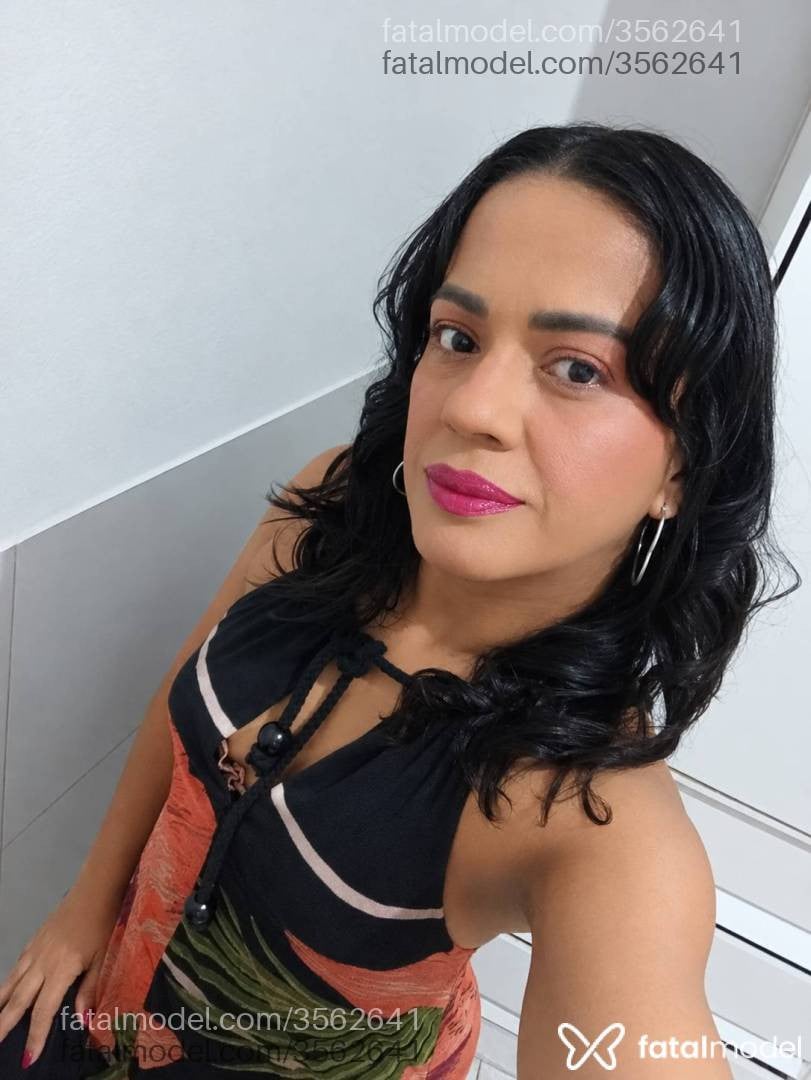 Acompanhante mulher morena (o) de olhos pretos - Maria