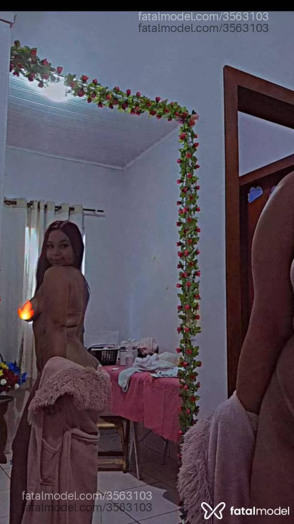 Acompanhante mulher morena (o) de olhos castanhos - Alice Acreaninha