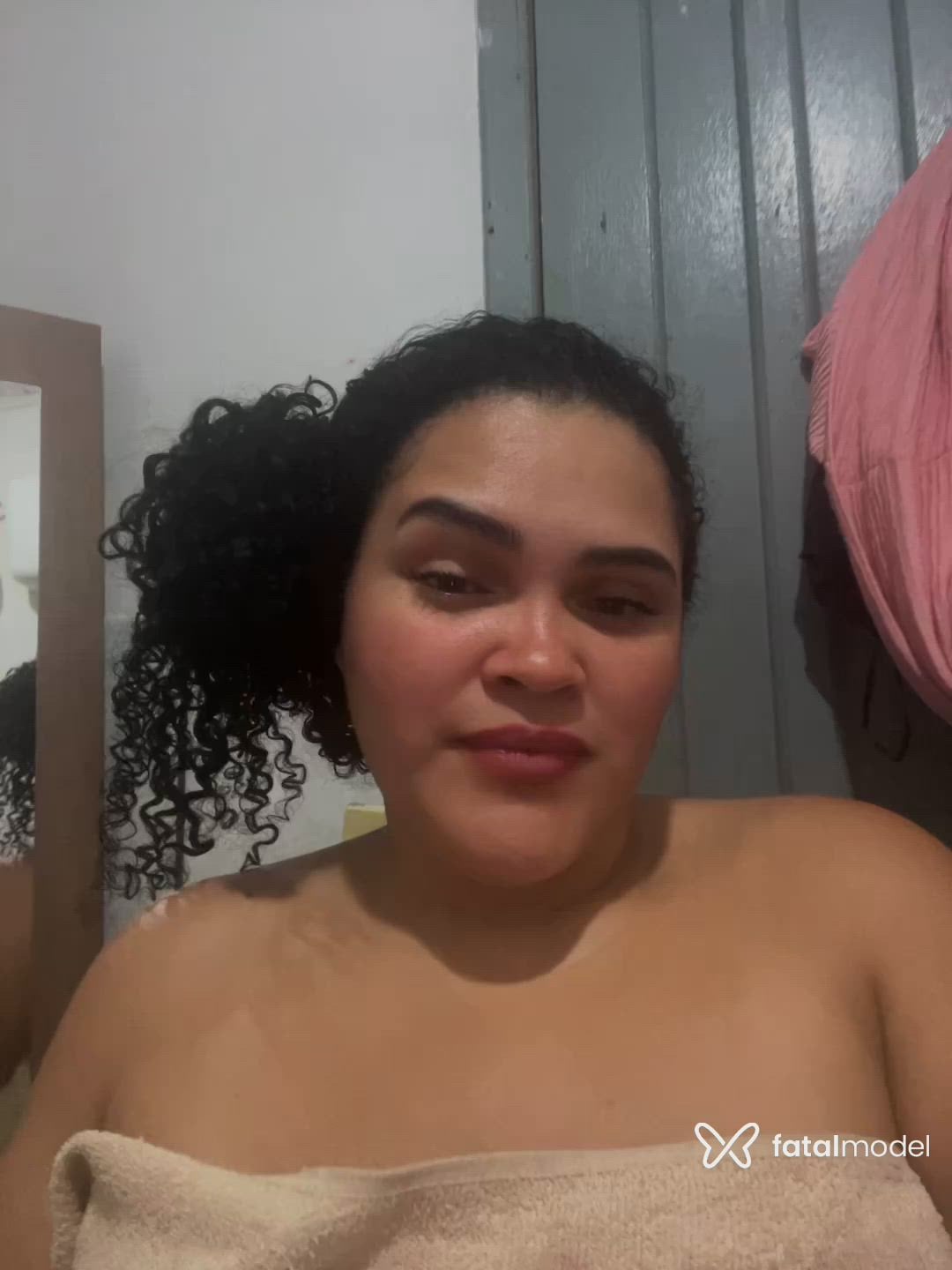 Acompanhante mulher morena (o) de olhos castanhos - Bibizinha