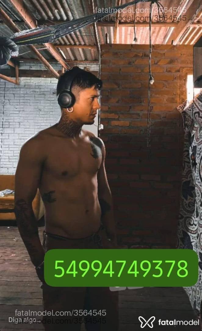 Acompanhante homem com cabelo castanho de olhos castanhos - Wilbert Borges