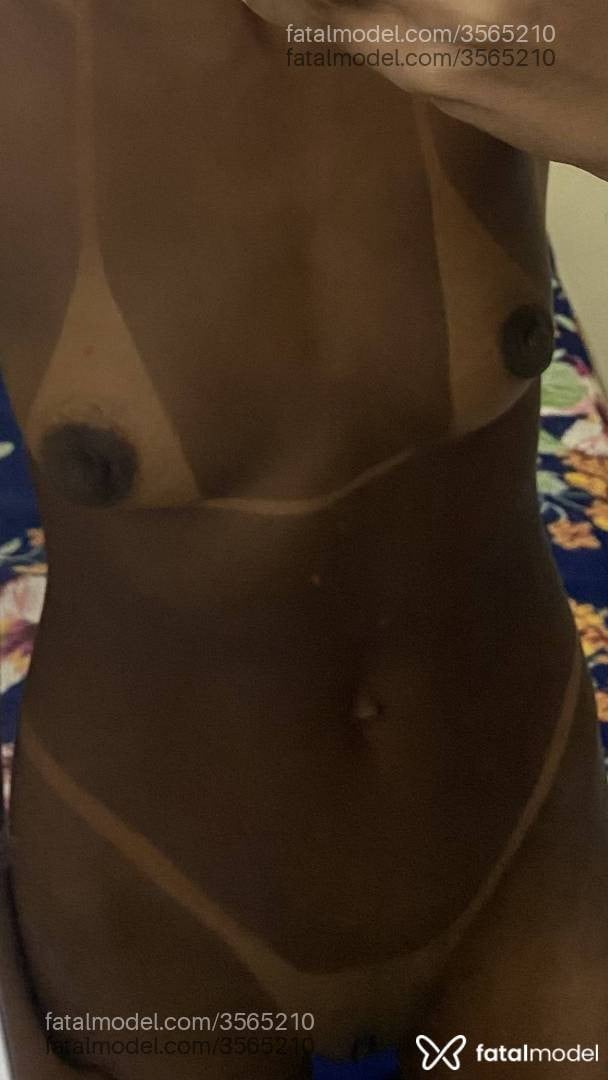 Acompanhante mulher com cabelo castanho de olhos castanhos - Polly