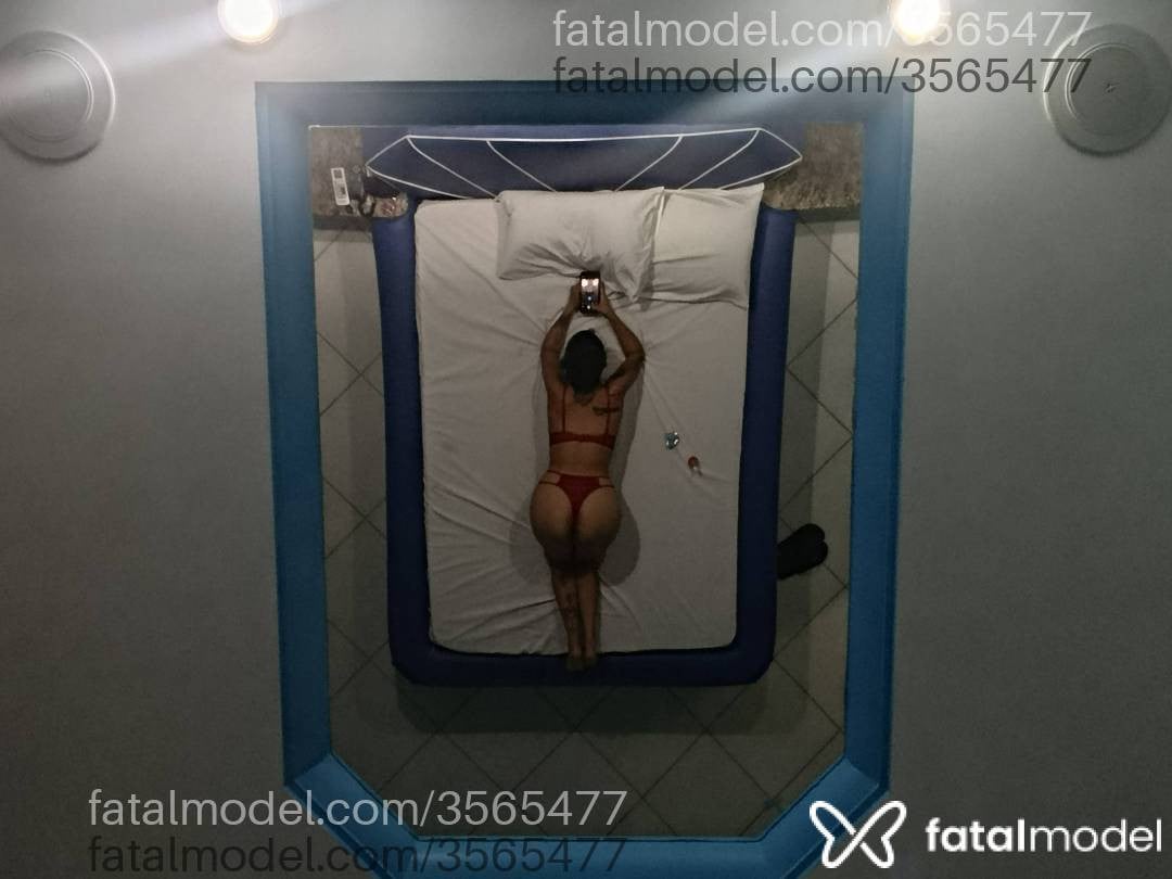 Acompanhante mulher morena (o) de olhos castanhos - Laura