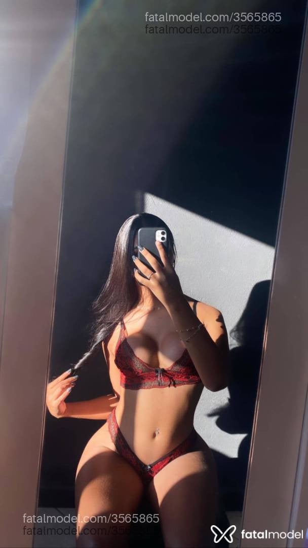 Acompanhante mulher trans morena (o) de olhos castanhos - Melisa Barcelos