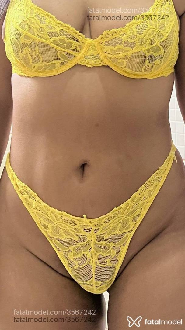 Acompanhante mulher morena (o) de olhos pretos - Laura