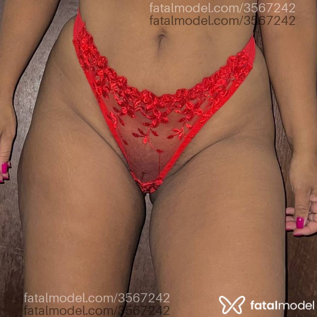 Acompanhante mulher morena (o) de olhos pretos - Laura