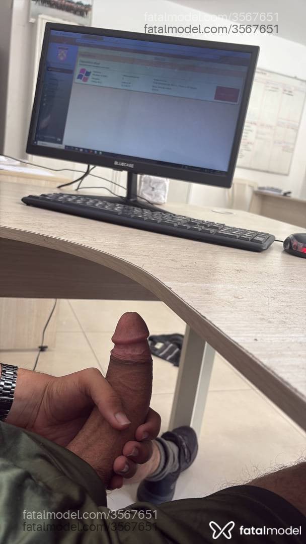 Acompanhante homem com cabelo castanho de olhos castanhos - Daviiid