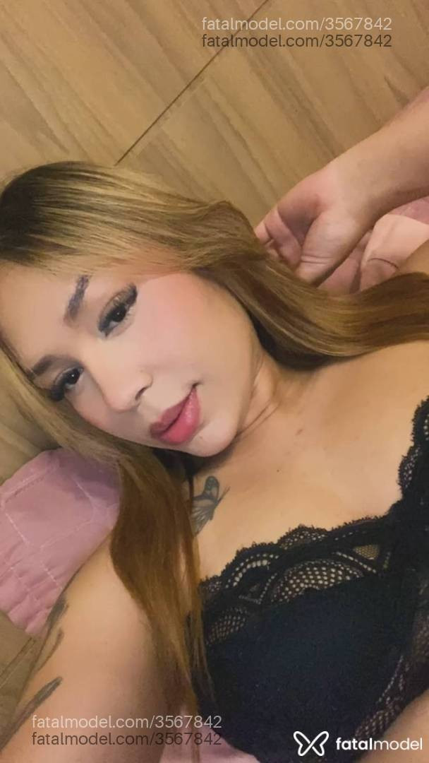 Acompanhante mulher loira (o) de olhos castanhos - Babi