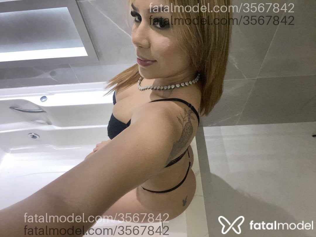Acompanhante mulher loira (o) de olhos castanhos - Babi