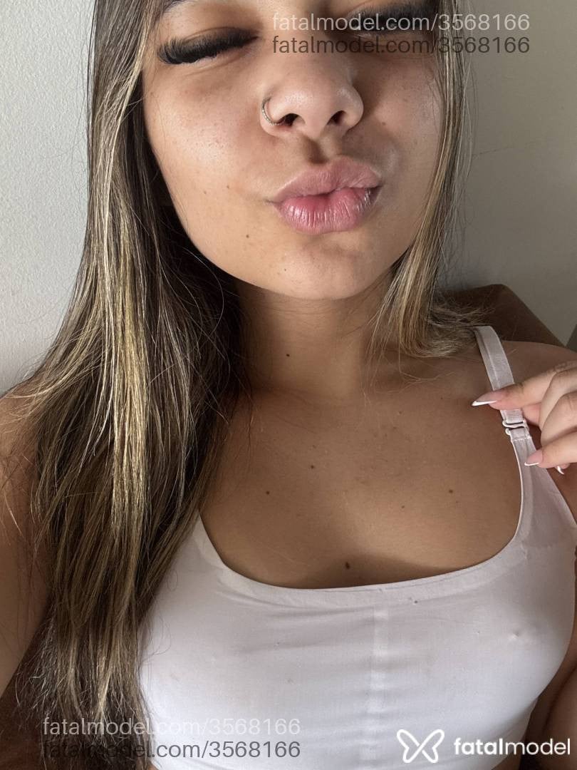 Acompanhante mulher loira (o) de olhos castanhos - Juju Bellini