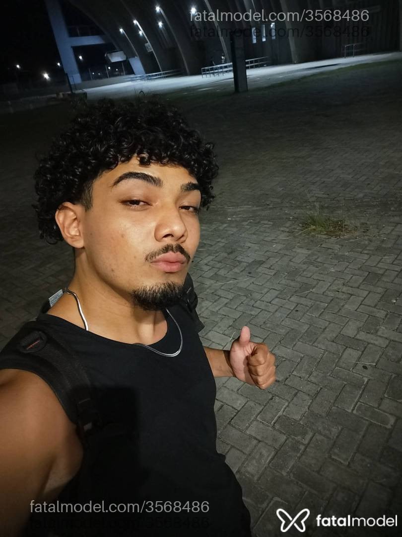 Acompanhante homem com cabelo castanho de olhos castanhos - Jose