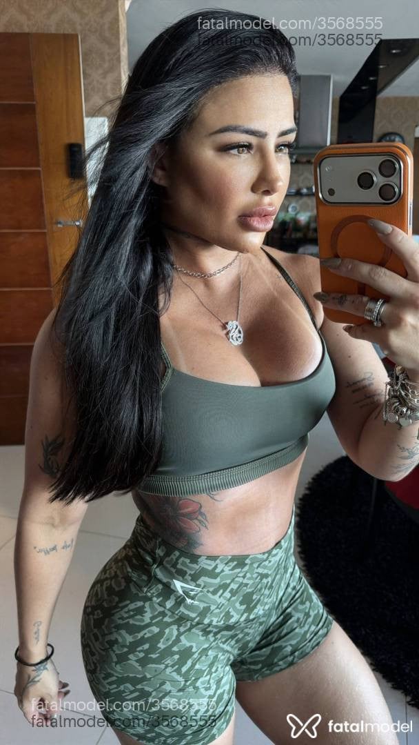 Acompanhante mulher morena (o) de olhos mel - Giocelly