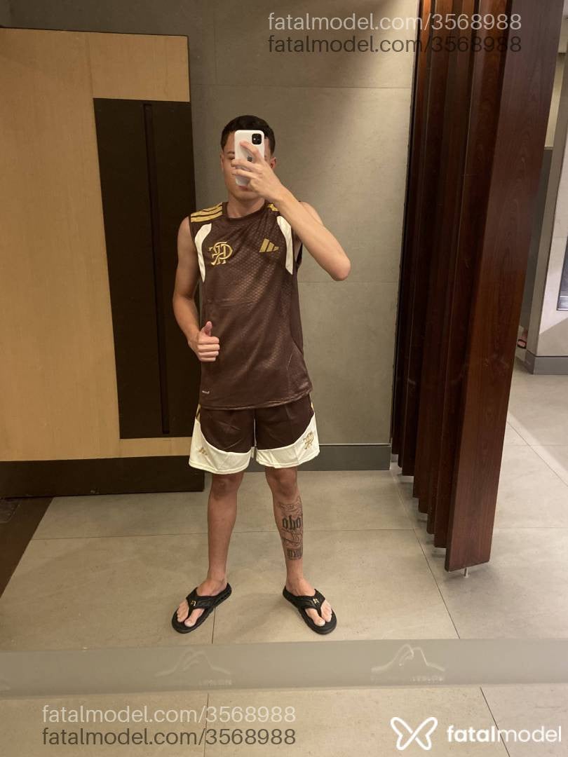 Acompanhante homem com cabelo castanho de olhos castanhos - Novinhosfd