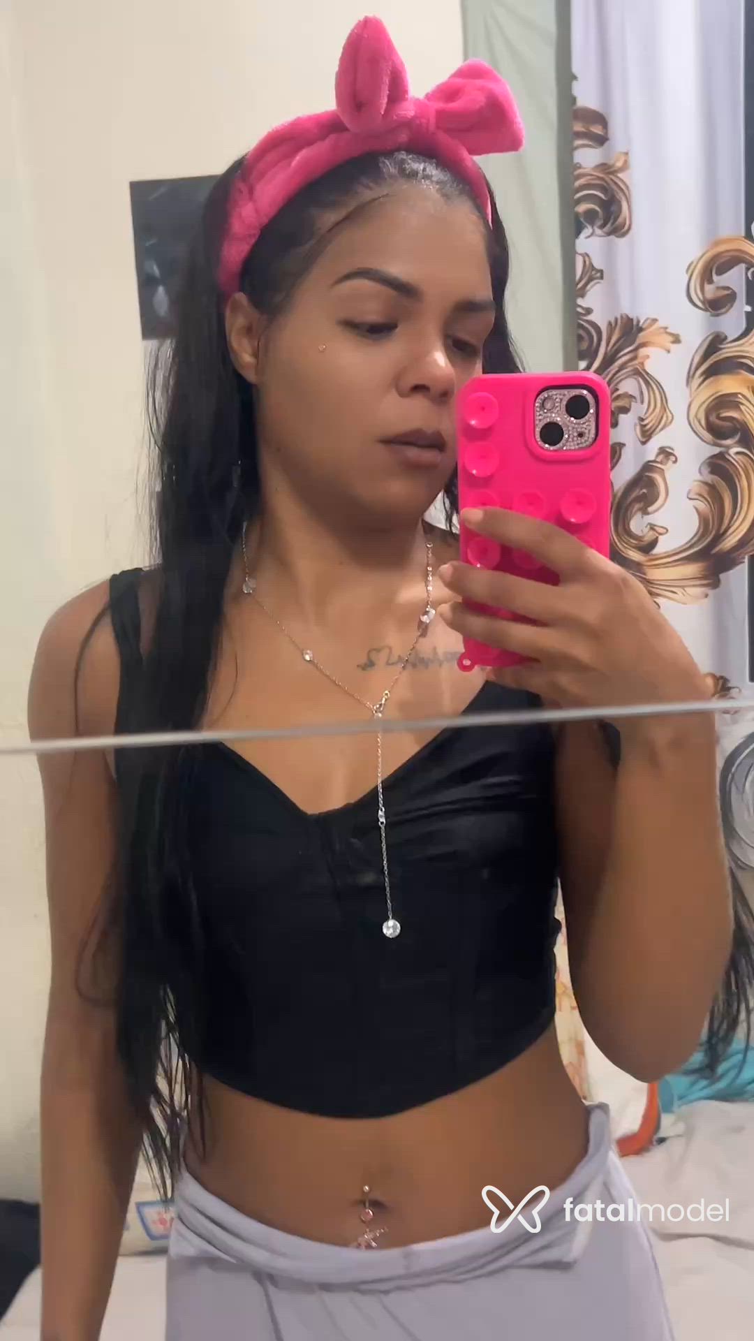 Acompanhante mulher morena (o) de olhos castanhos - Indiazinhax Acompanhante mulher morena (o) de olhos castanhos - Indiazinhax