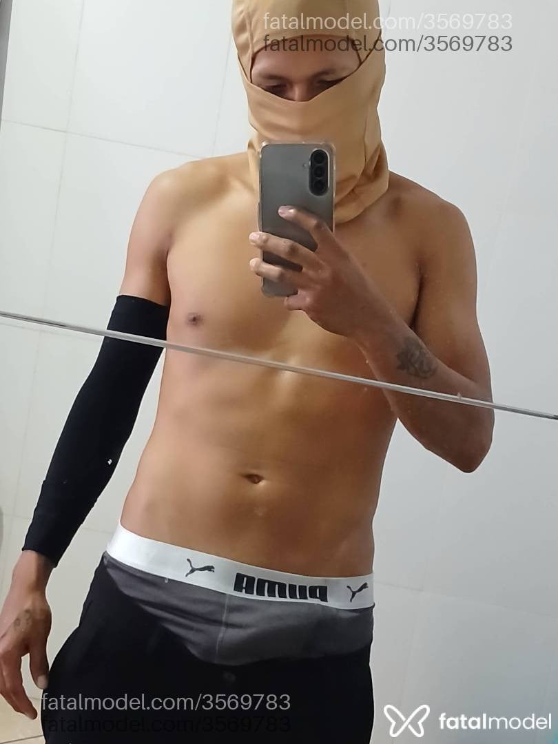 Acompanhante homem morena (o) de olhos pretos - Maikol Acompanhante homem morena (o) de olhos pretos - Maikol
