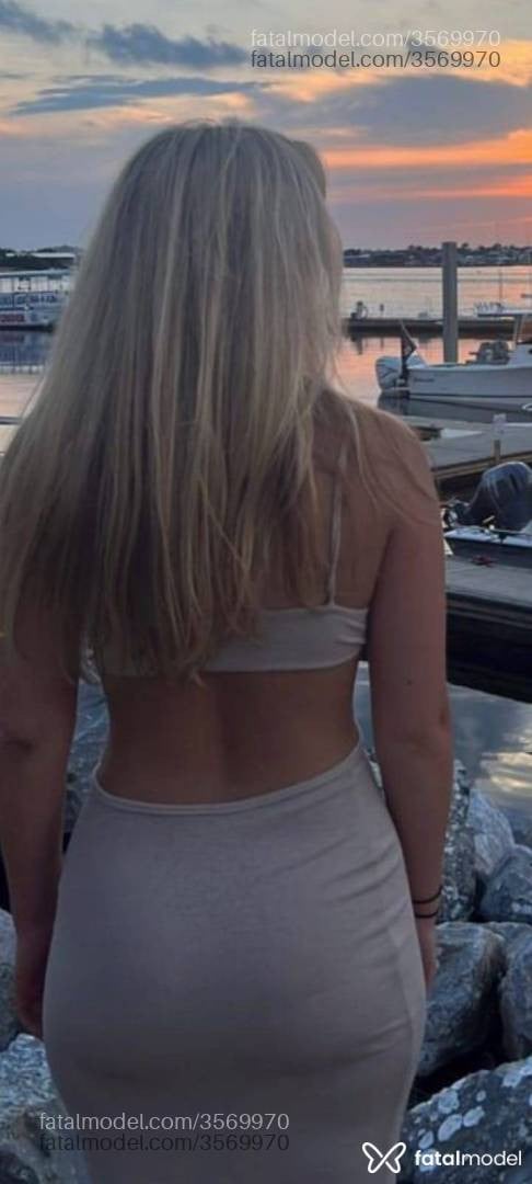 Acompanhante mulher loira (o) de olhos pretos - Bruna Karoline