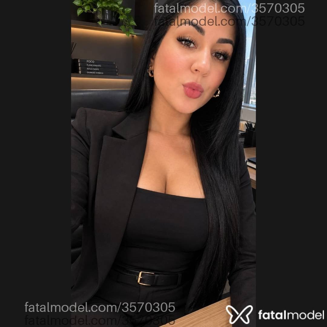 Acompanhante mulher morena (o) de olhos castanhos - Melyssa