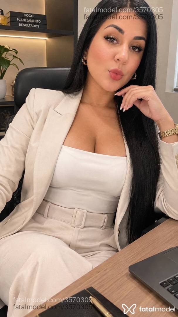 Acompanhante mulher morena (o) de olhos castanhos - Melyssa
