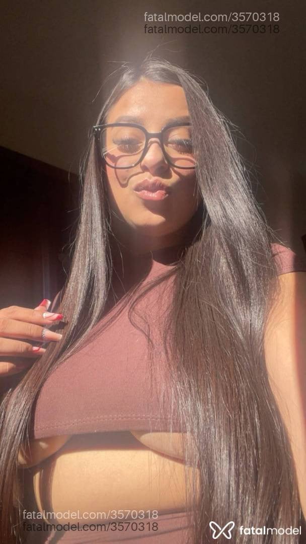 Acompanhante mulher morena (o) de olhos castanhos - Jenny