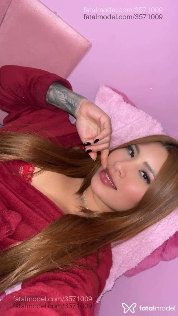 Acompanhante mulher ruiva (o) de olhos pretos - Camila
