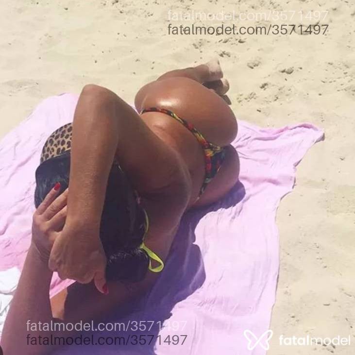 Acompanhante mulher morena (o) de olhos castanhos - Morena