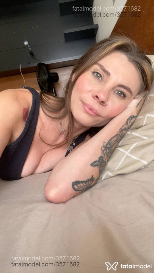 Acompanhante mulher loira (o) de olhos verdes - Lana
