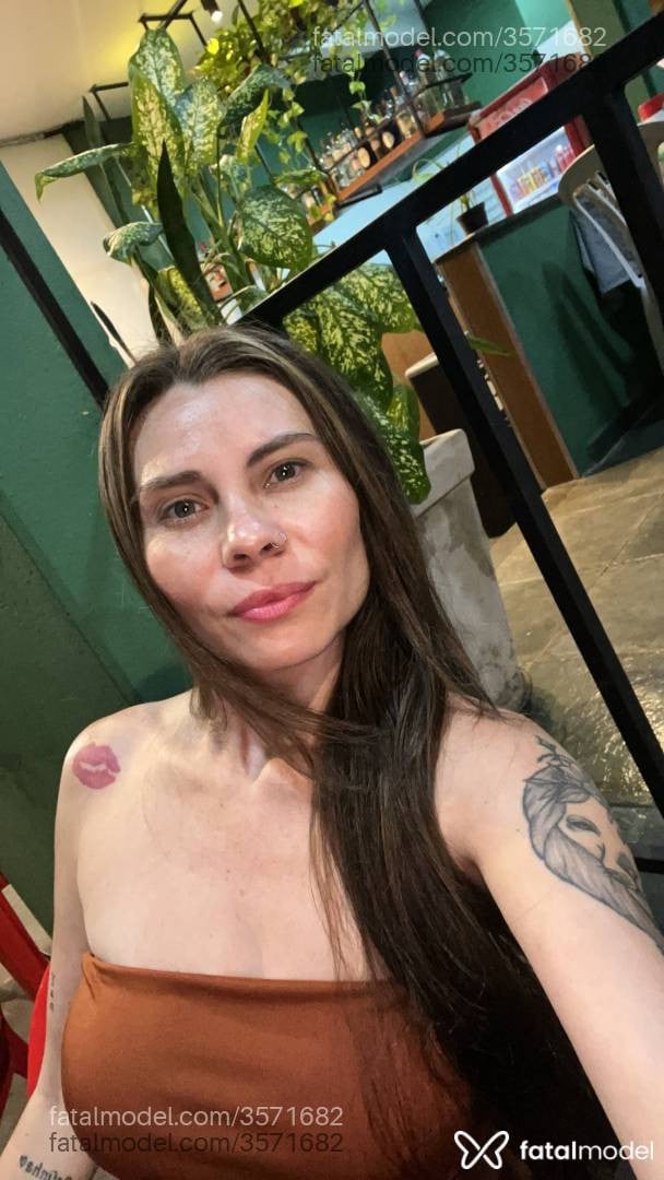 Acompanhante mulher loira (o) de olhos verdes - Lana