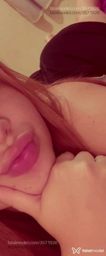 Acompanhante mulher loira (o) de olhos castanhos - Pamela