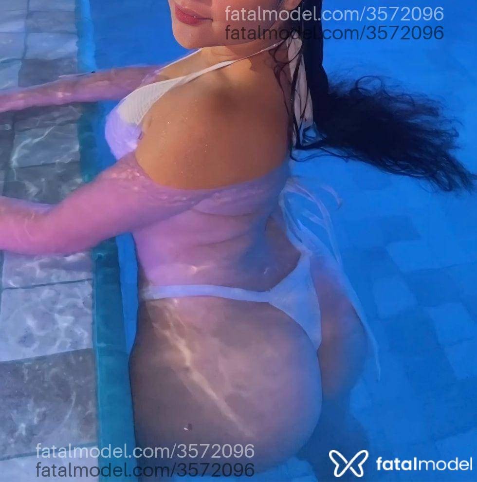 Acompanhante mulher morena (o) de olhos verdes - Bruna