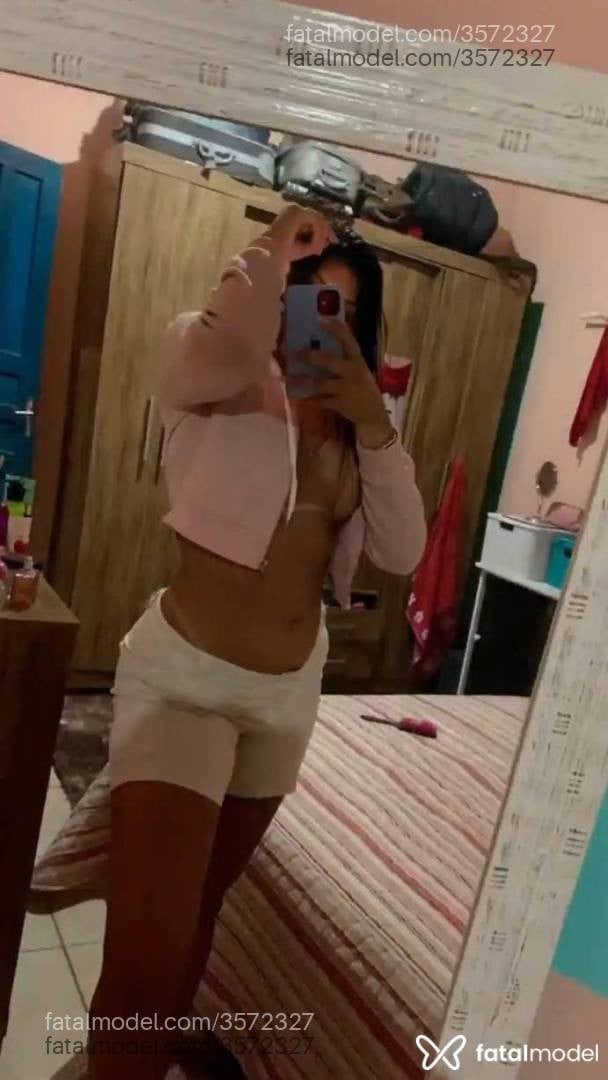 Acompanhante mulher loira (o) de olhos castanhos - Paola