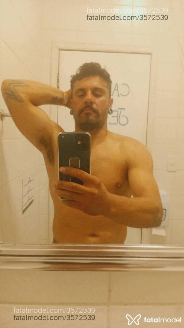 Acompanhante homem morena (o) de olhos castanhos - Edibrw