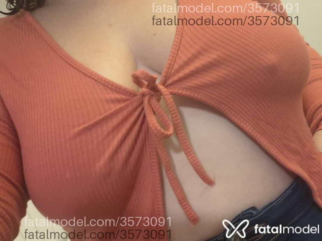 Acompanhante mulher com cabelo castanho de olhos castanhos - Gabriella