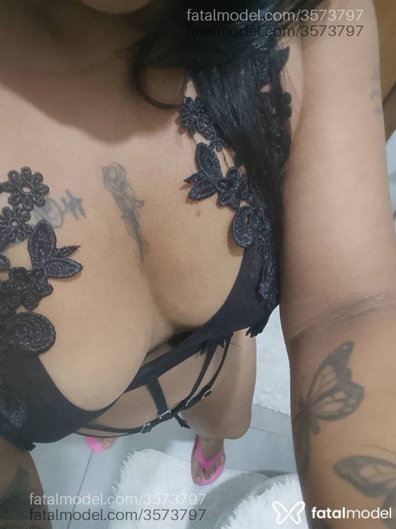 Acompanhante mulher morena (o) de olhos pretos - Débora