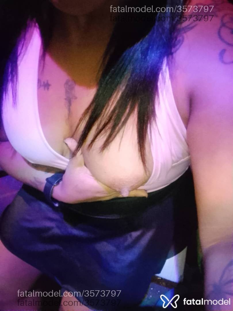 Acompanhante mulher morena (o) de olhos pretos - Débora