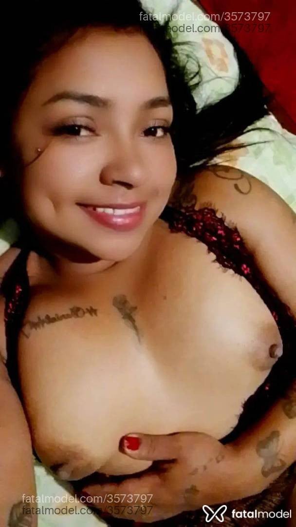 Acompanhante mulher morena (o) de olhos pretos - Débora