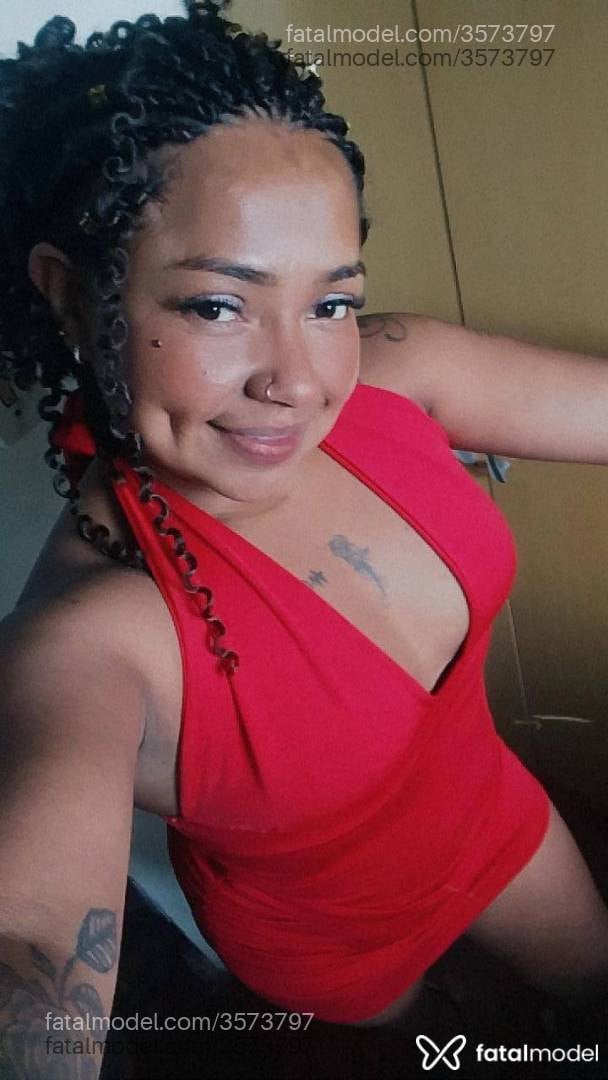 Acompanhante mulher morena (o) de olhos pretos - Débora