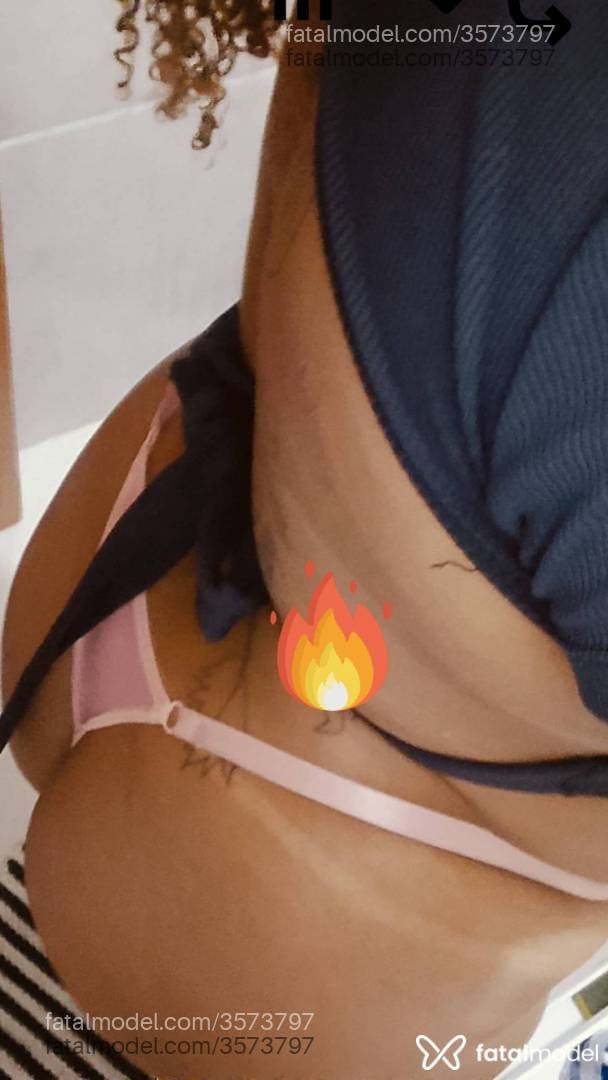 Acompanhante mulher morena (o) de olhos pretos - Débora