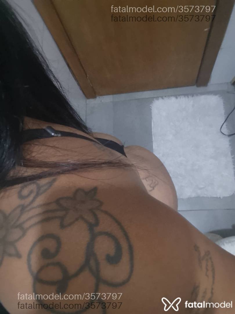 Acompanhante mulher morena (o) de olhos pretos - Débora