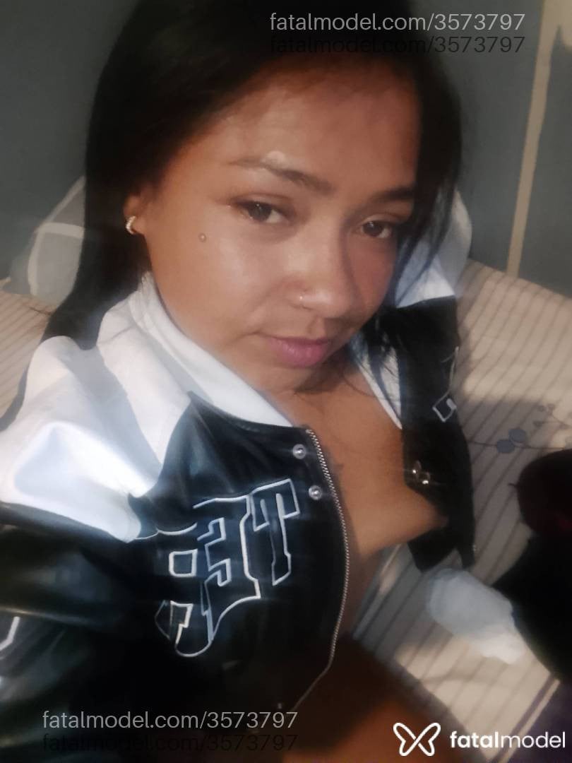 Acompanhante mulher morena (o) de olhos pretos - Débora