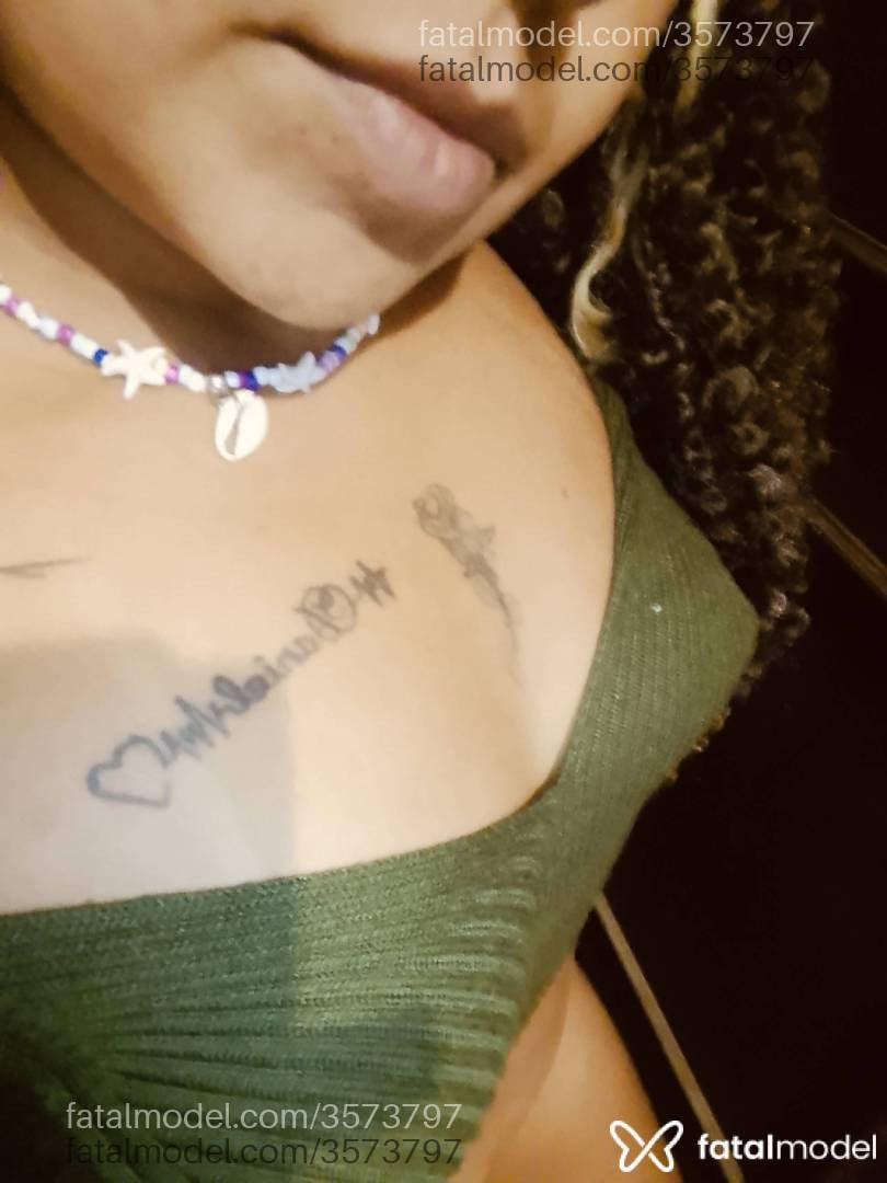 Acompanhante mulher morena (o) de olhos pretos - Débora