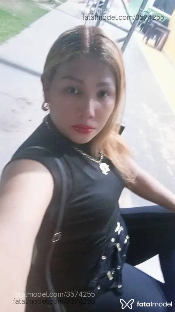 Acompanhante mulher loira (o) de olhos castanhos - Ravena