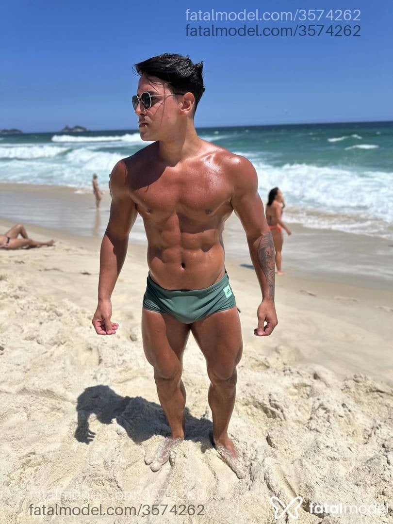 Acompanhante homem morena (o) de olhos castanhos - Lucas