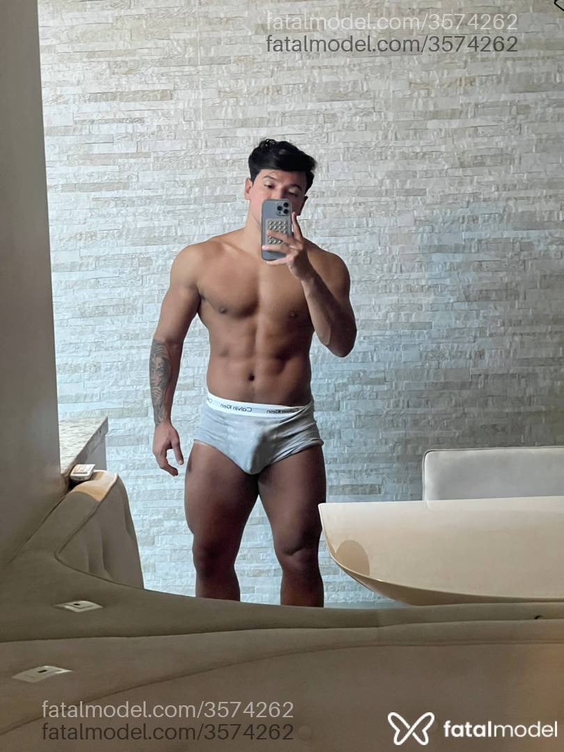 Acompanhante homem morena (o) de olhos castanhos - Lucas