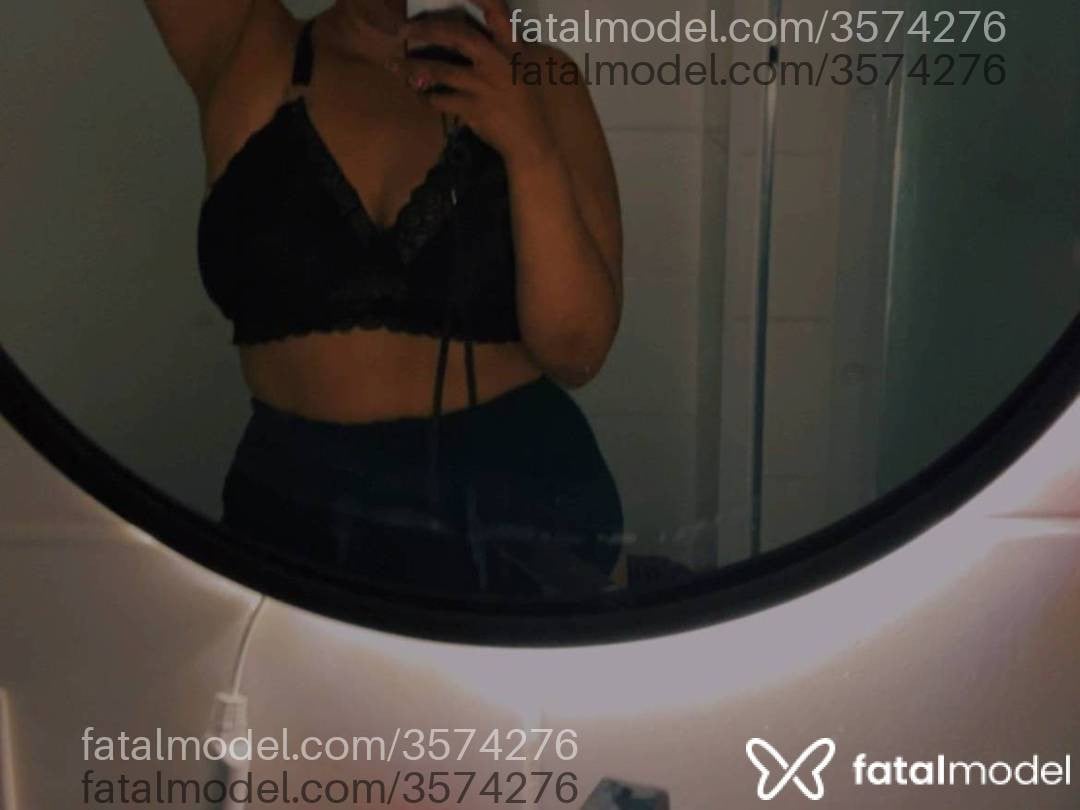 Acompanhante mulher com cabelo castanho de olhos castanhos - Luanna