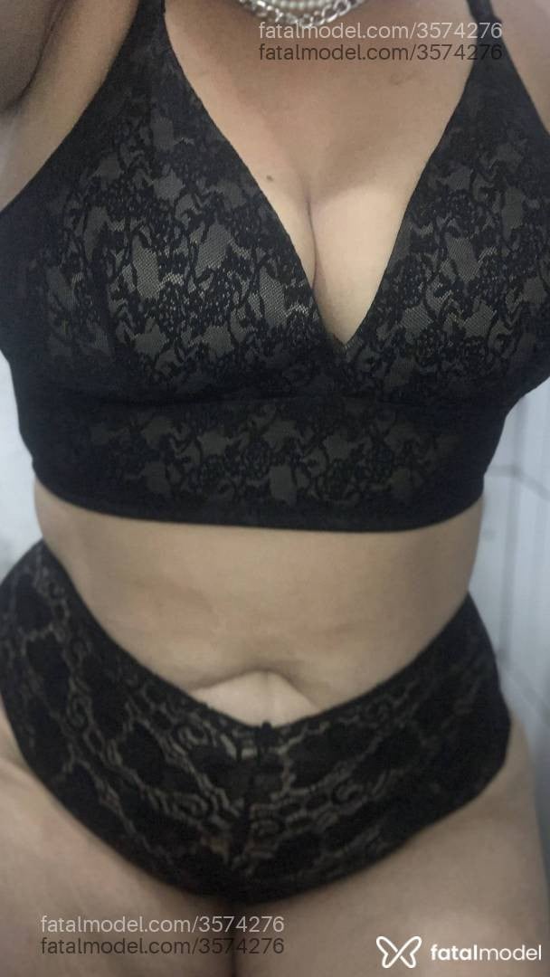 Acompanhante mulher com cabelo castanho de olhos castanhos - Luanna