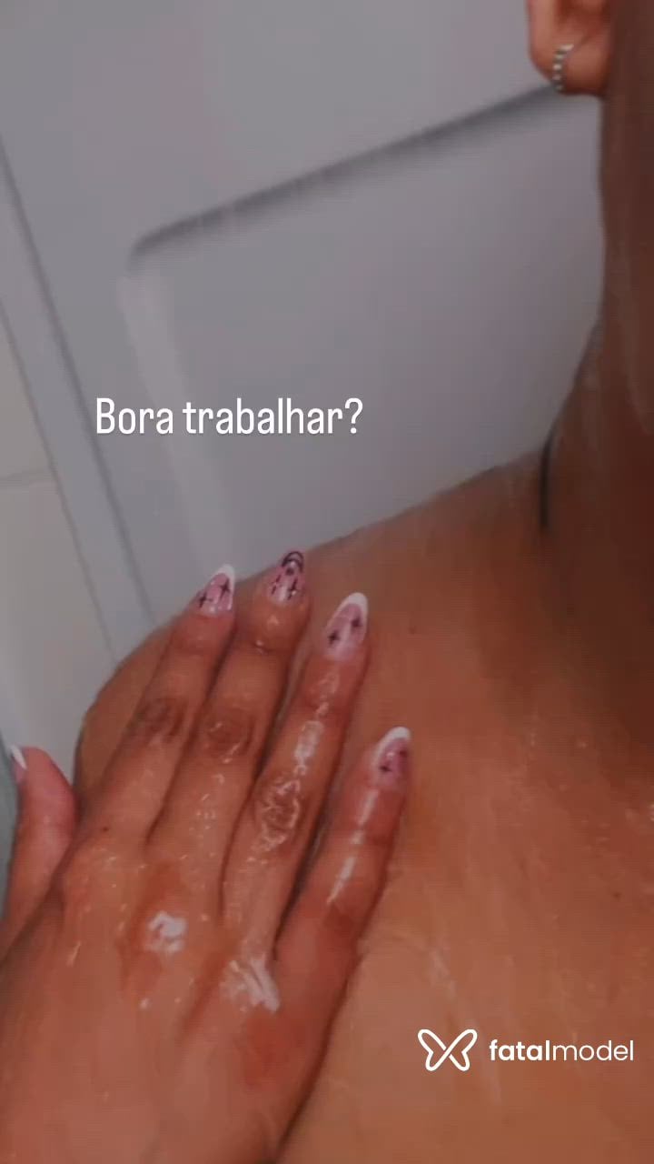 Acompanhante mulher com cabelo castanho de olhos castanhos - Luanna