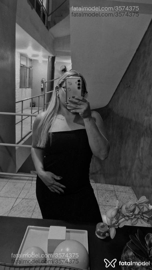 Acompanhante mulher loira (o) de olhos mel - Mykell