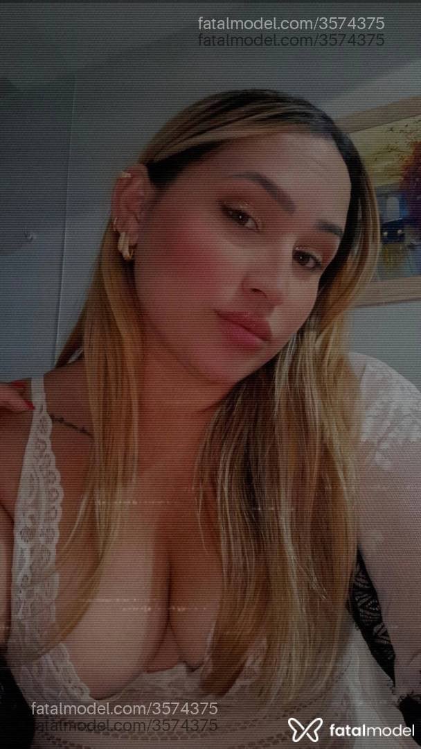Acompanhante mulher loira (o) de olhos mel - Mykell