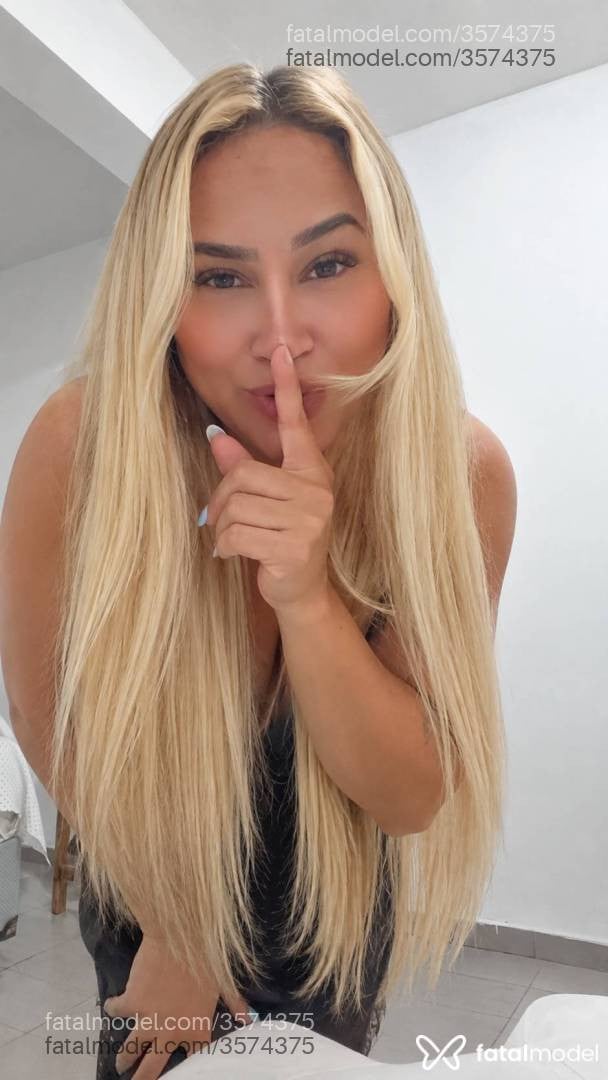 Acompanhante mulher loira (o) de olhos mel - Mykela